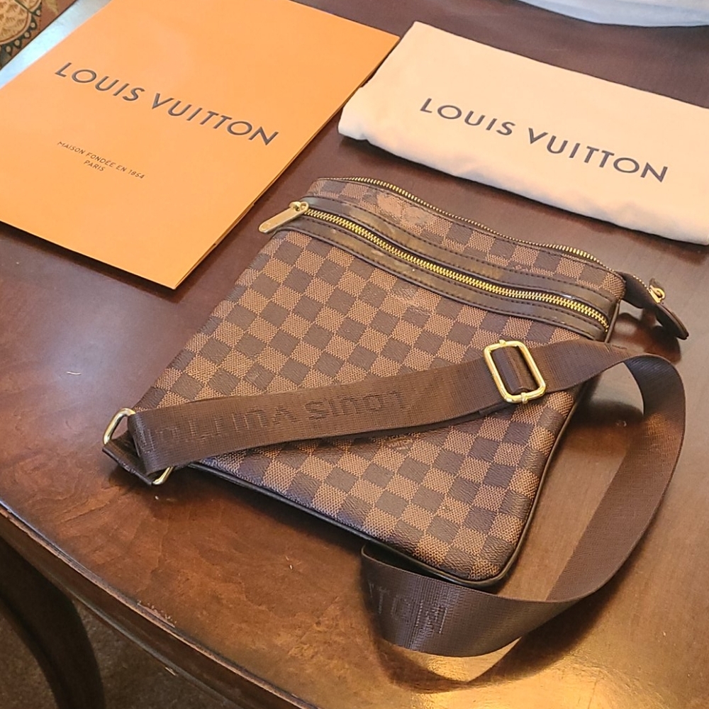 Louis Vuitton cross body bag